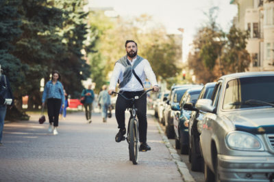can cyclist ride on the sidewalk
